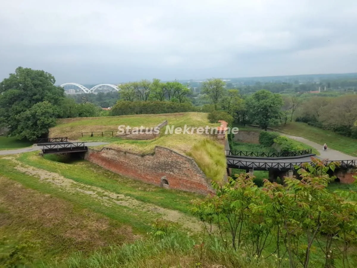 Prodaja, četvorosoban stan, 188m², Petrovaradin, Novi Sad