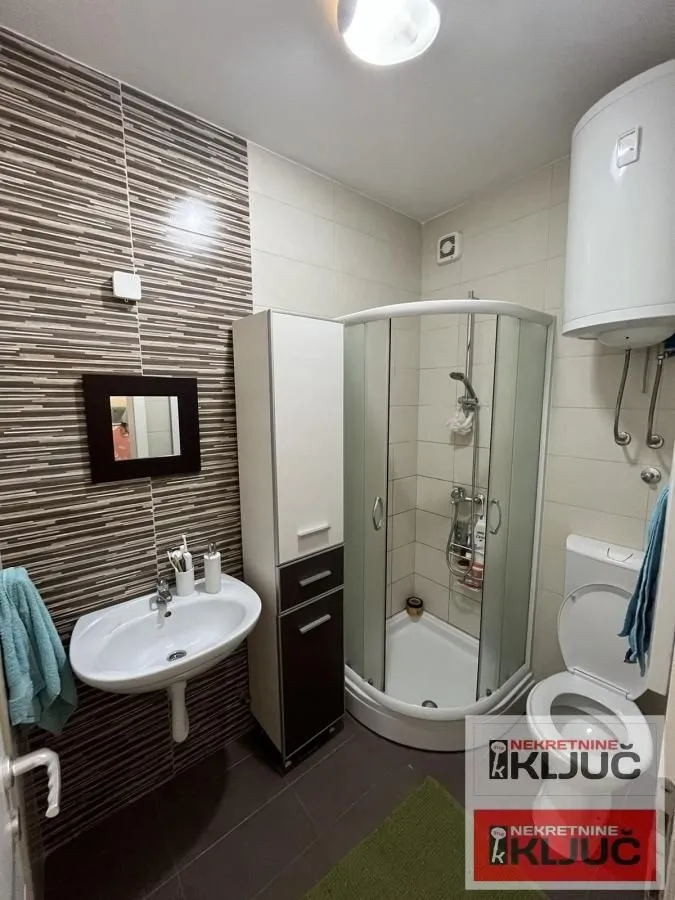 Prodaja, četvorosoban stan, 77m², Bulevar patrijarha Pavla, Novi Sad Sve Podlokacije