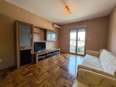 Sale, two bedroom apartment, 65m², Podgorica, Crna Gora - image 24