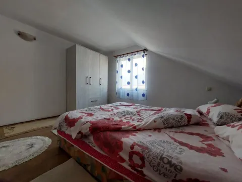 Izdavanje, dvosoban stan, 80m², Kalimanj, Tivat - image 11