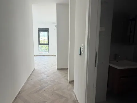 Prodaja, jednosoban stan, 53m², Centar, Budva - image 4