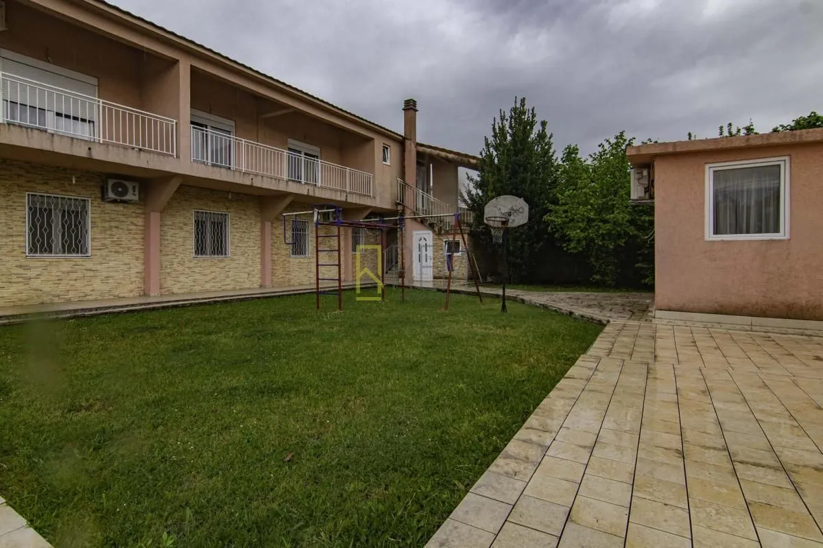 Prodaja, kuća, 400m², Danilovgrad, Crna Gora