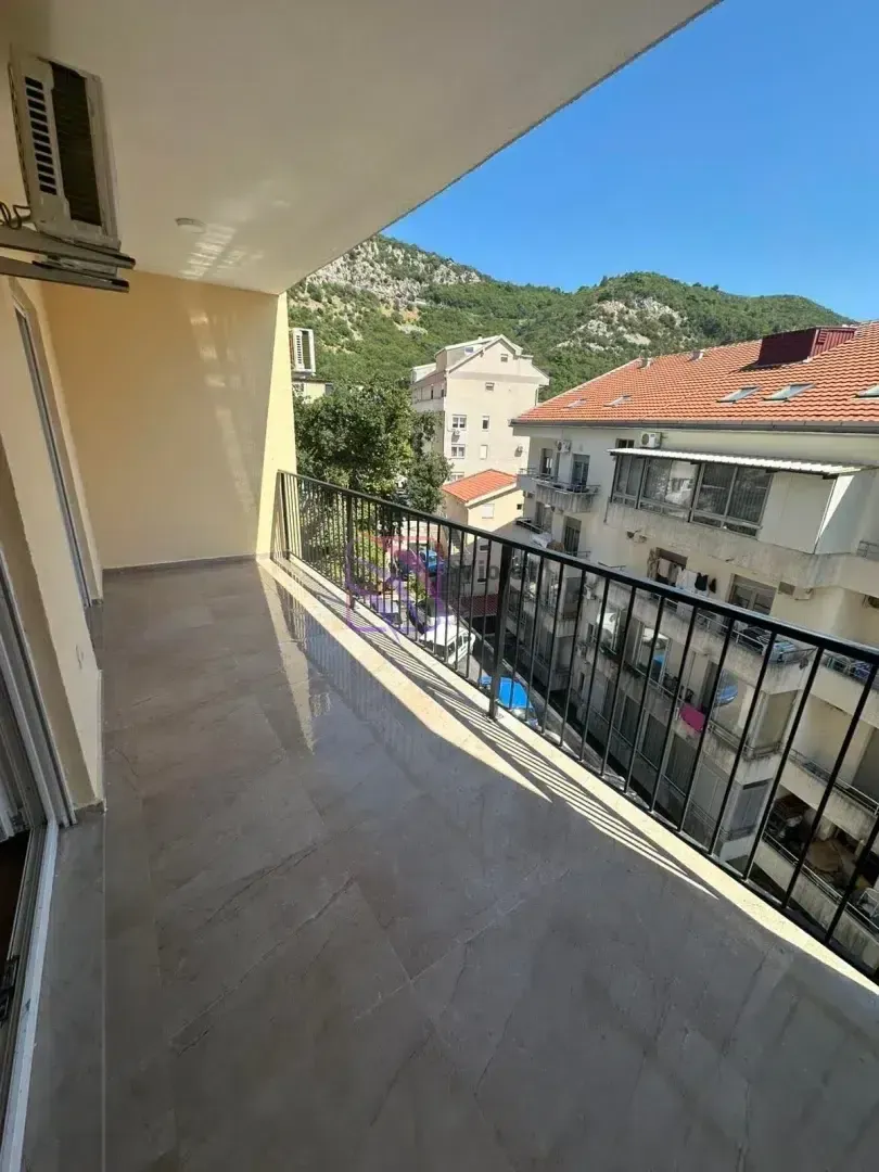 Prodaja, jednosoban stan, 49m², Lazi, Budva