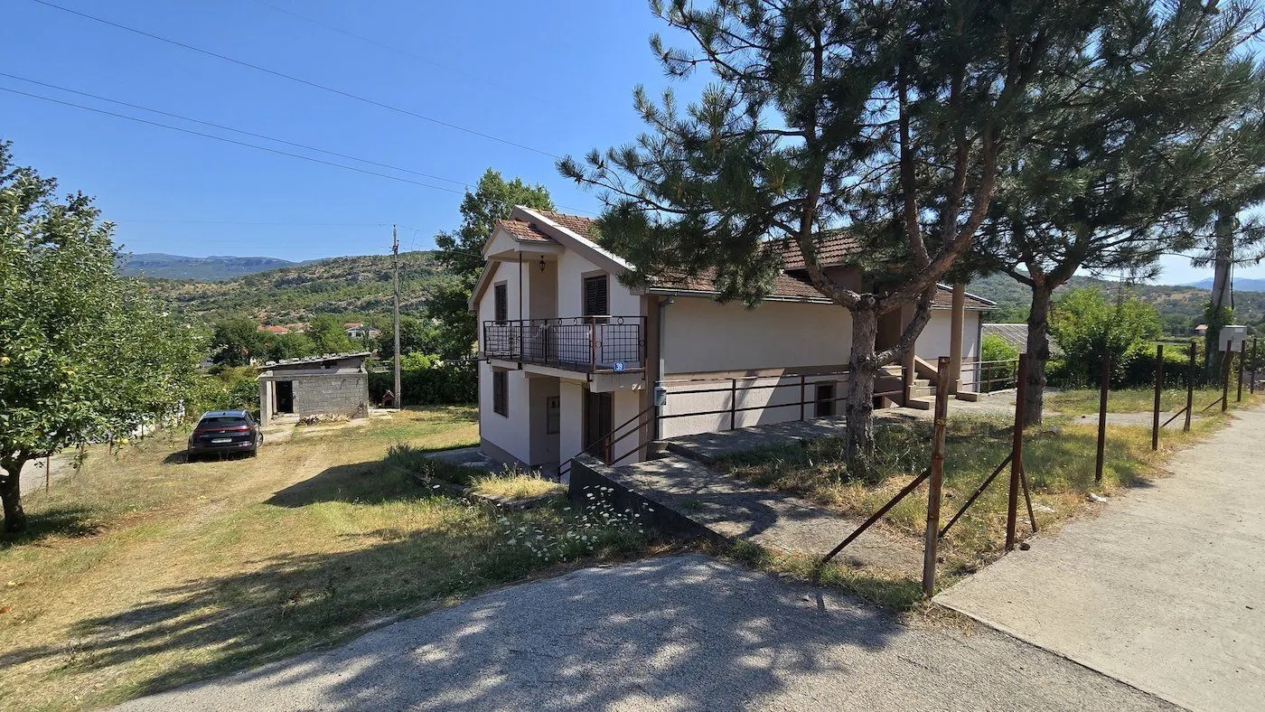 Prodaja, kuća, 236m², Velje Brdo, Podgorica