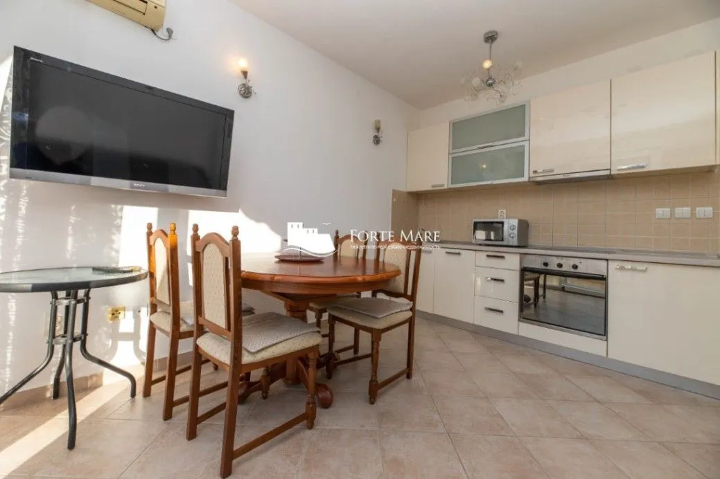 Prodaja, dvosoban stan, 65m², Đenovići, Herceg Novi