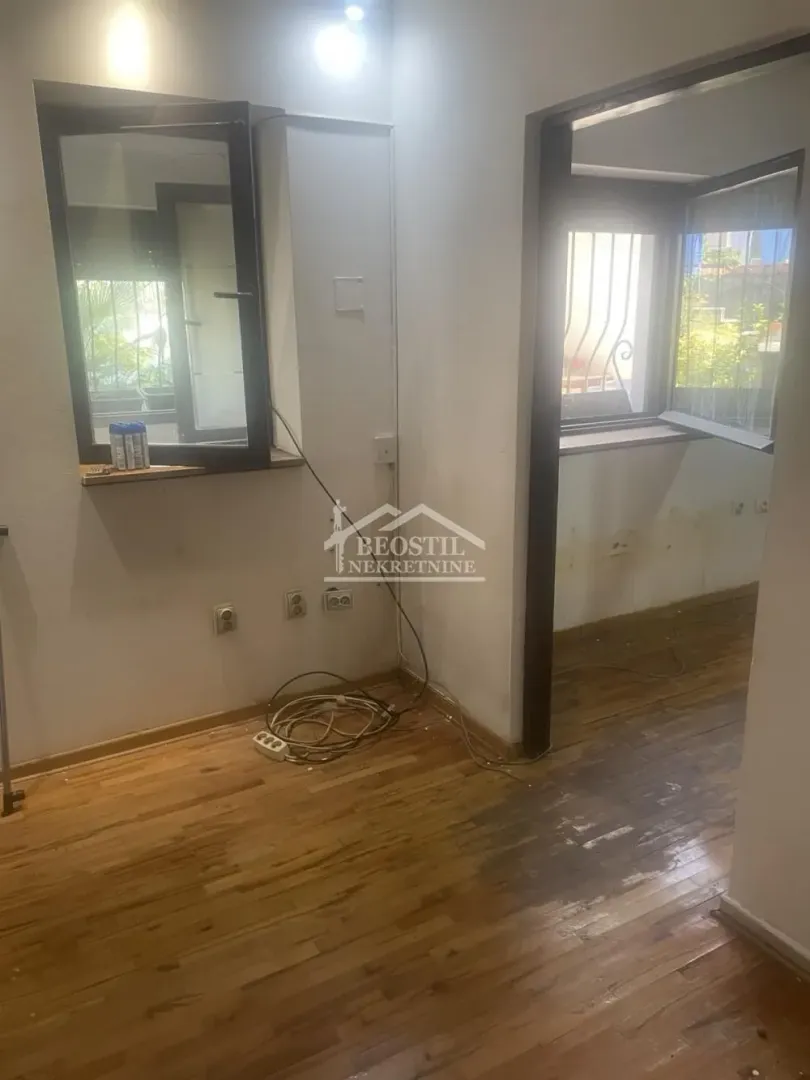 Prodaja, dvosoban stan, 38m², Zemun Kej, Zemun Sve Podlokacije