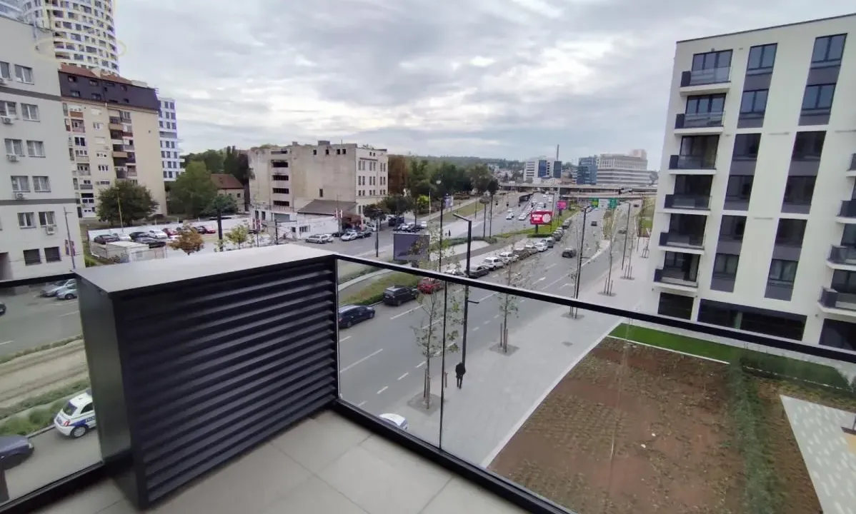 Izdavanje, trosoban stan, 77m², Savski Venac, Beograd