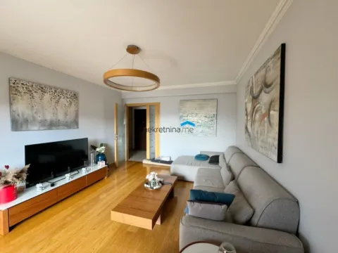 Izdavanje, trosoban stan, 104m², Preko Morače, Podgorica - image 2