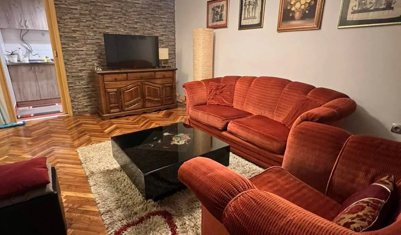 Izdavanje, dvosoban stan, 53m², Podgorica, Crna Gora