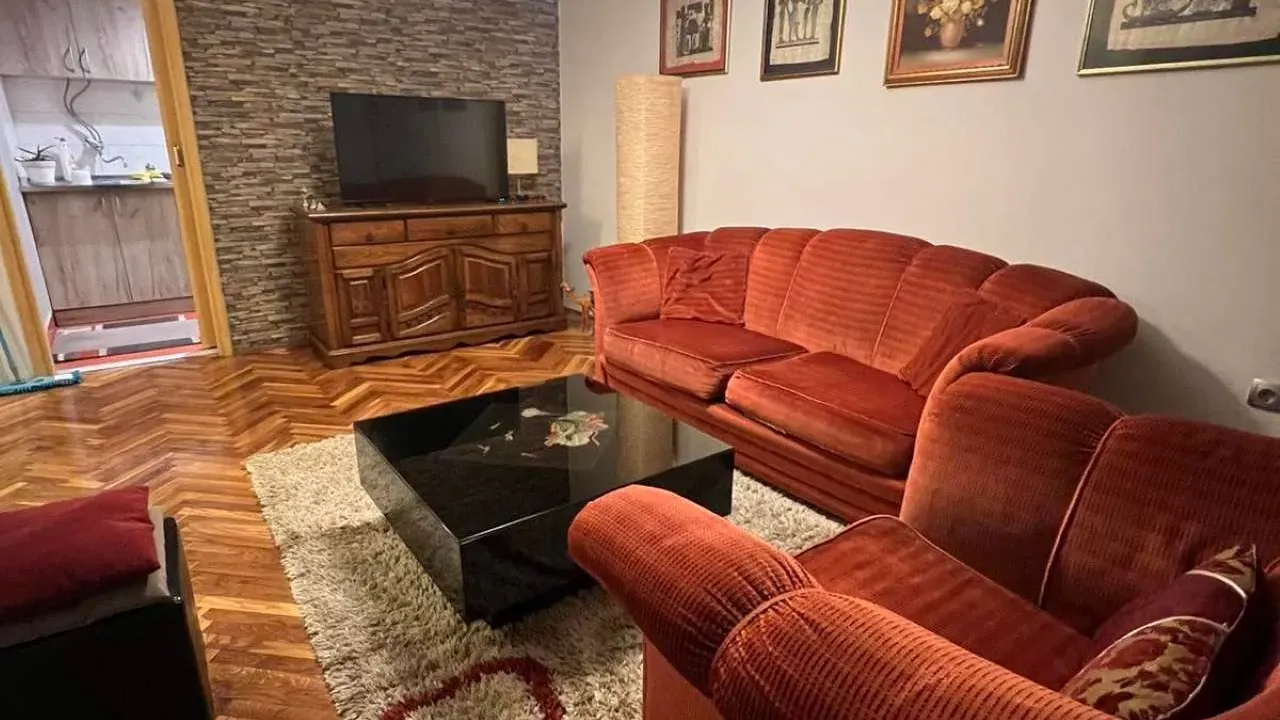 Izdavanje, dvosoban stan, 53m², Podgorica, Crna Gora