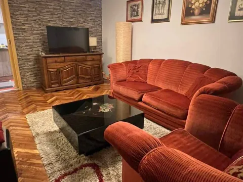 Izdavanje, dvosoban stan, 53m², Podgorica, Crna Gora