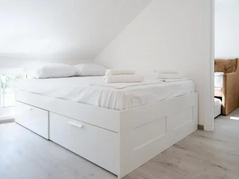 Izdavanje, kuća, 50m², Tivat, Crna Gora - image 5