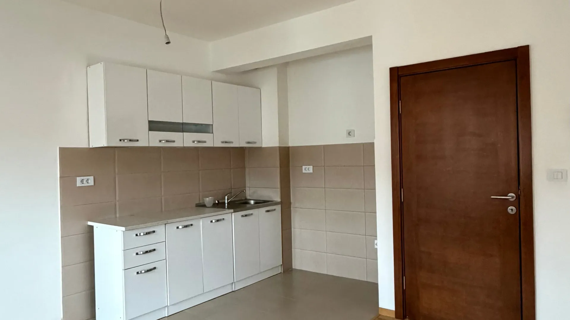 Prodaja, dvosoban stan, 73m², Tuški Put, Podgorica