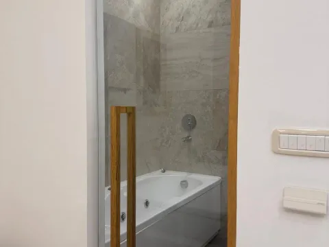 Rent, two bedroom apartment, 108m², Budva, Crna Gora - image 11