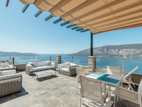 Izdavanje, trosoban stan, 200m², Herceg Novi, Crna Gora - image 15