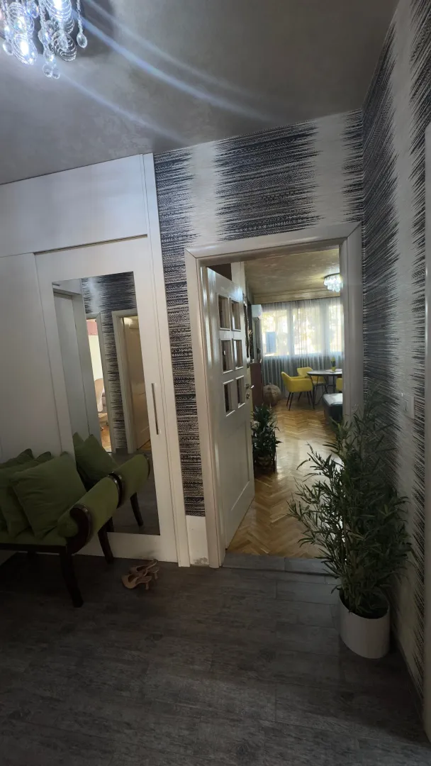 Izdavanje, trosoban stan, 81m², Pejton, Podgorica
