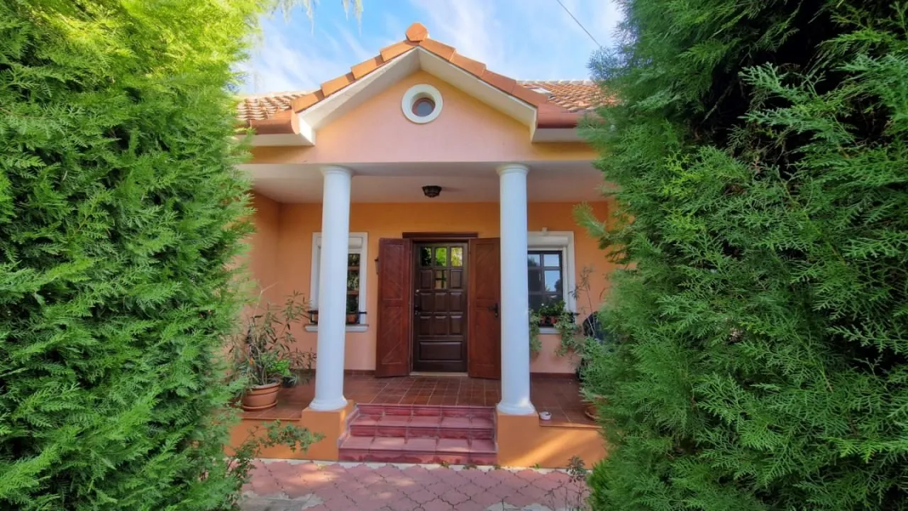 Sale, house, 213m², Centar, Zrenjanin