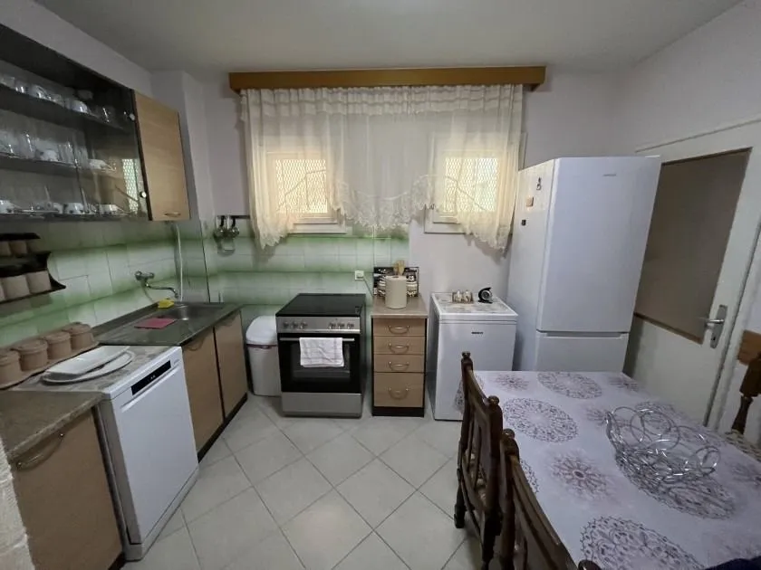 Prodaja, trosoban stan, 105m², Centar, Bar