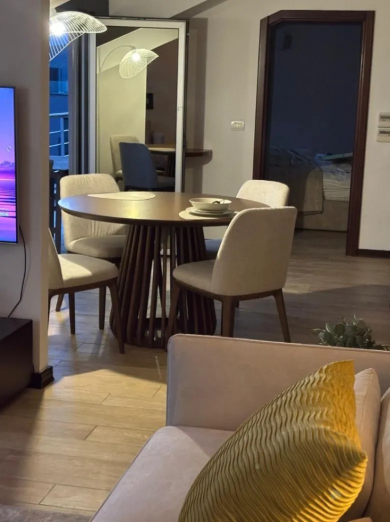 Izdavanje, dvosoban stan, 130m², Gradiošnica, Tivat