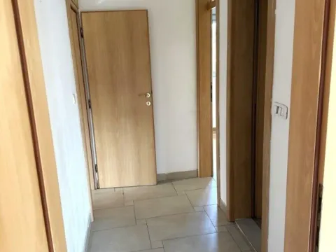 Izdavanje, dvosoban stan, 60m², Centar, Podgorica - image 2