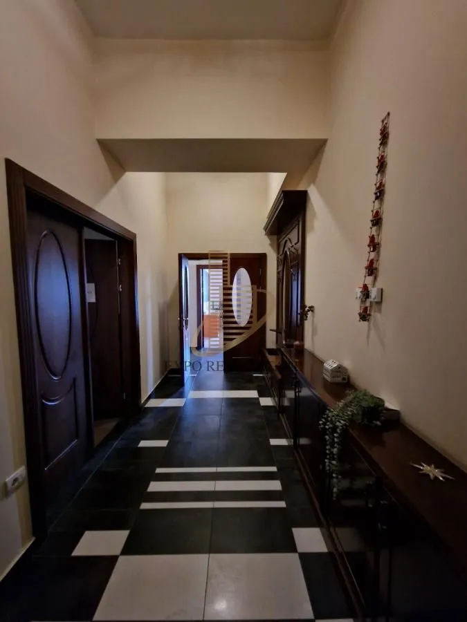 Rent, office space, 690m², Novo naselje, Novi Sad