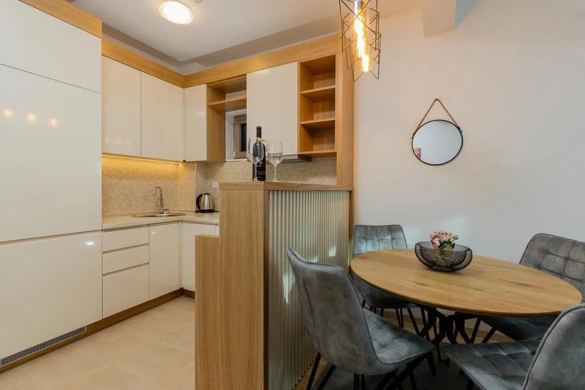 Prodaja, dvosoban stan, 61m², Pržno, Budva