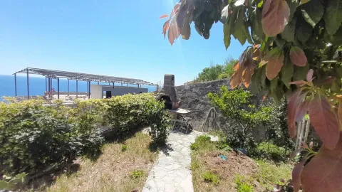 Dvorište sa roštiljem i pogledom na more. - image 2