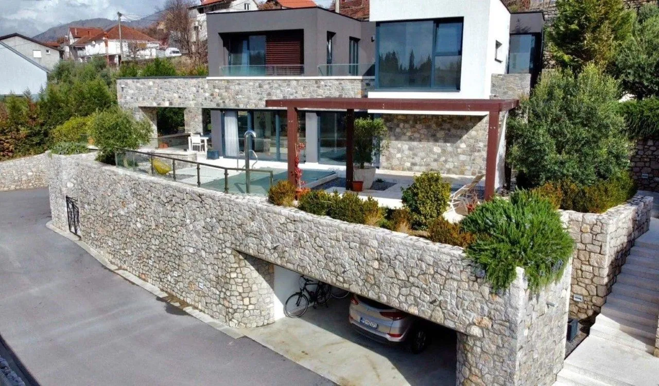 Rent, house, 234m², Masline, Podgorica