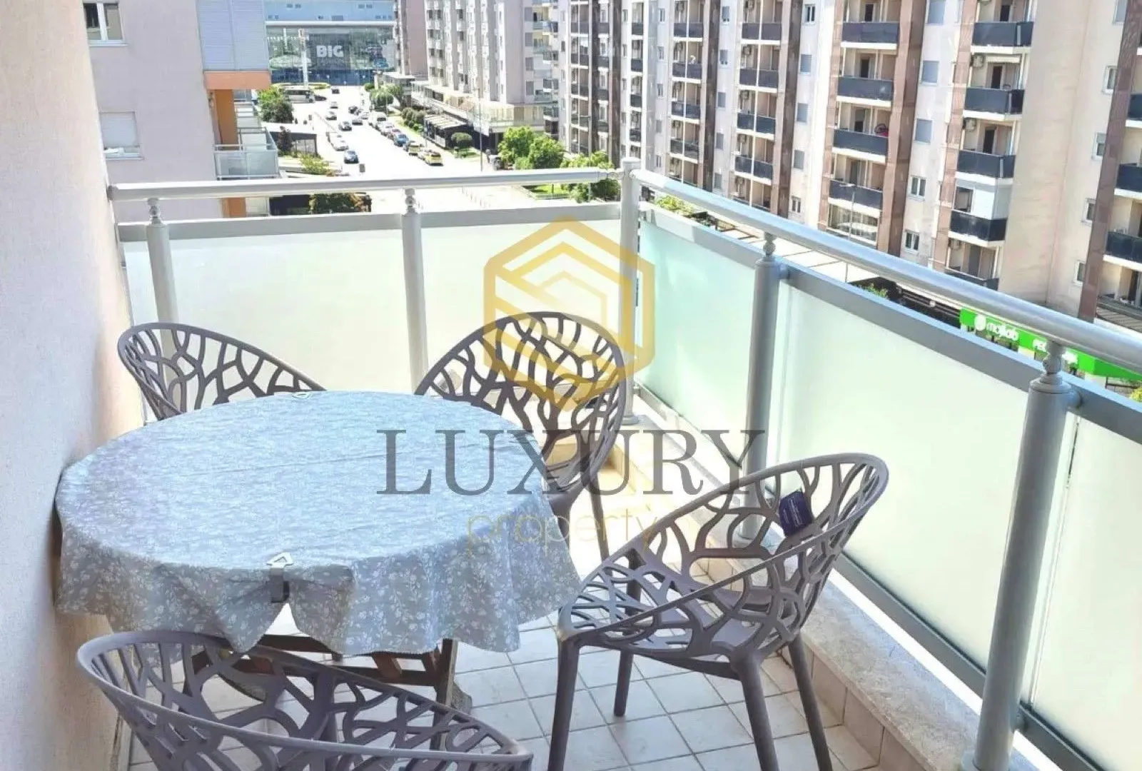 Izdavanje, dvosoban stan, 88m², City Kvart, Podgorica