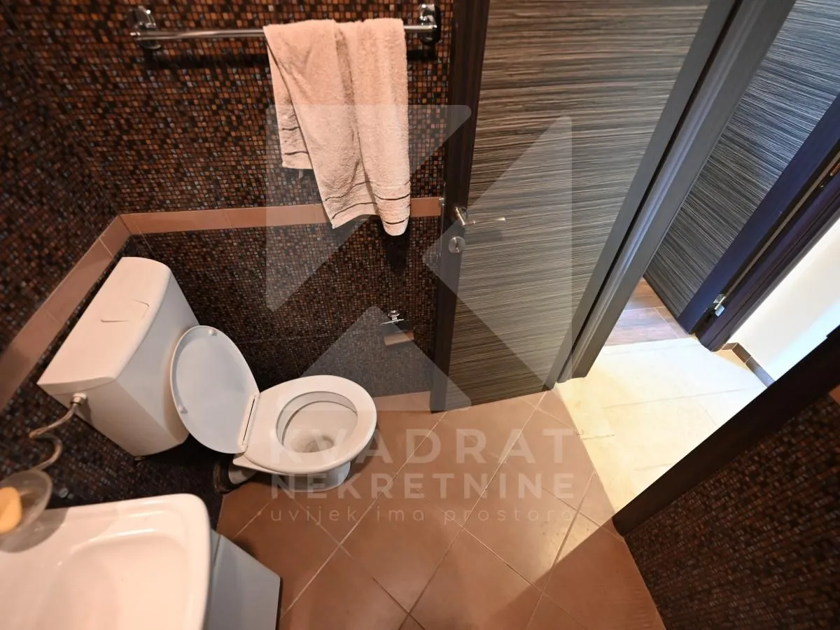 Rent, office space, 80m², Blok 5, Podgorica