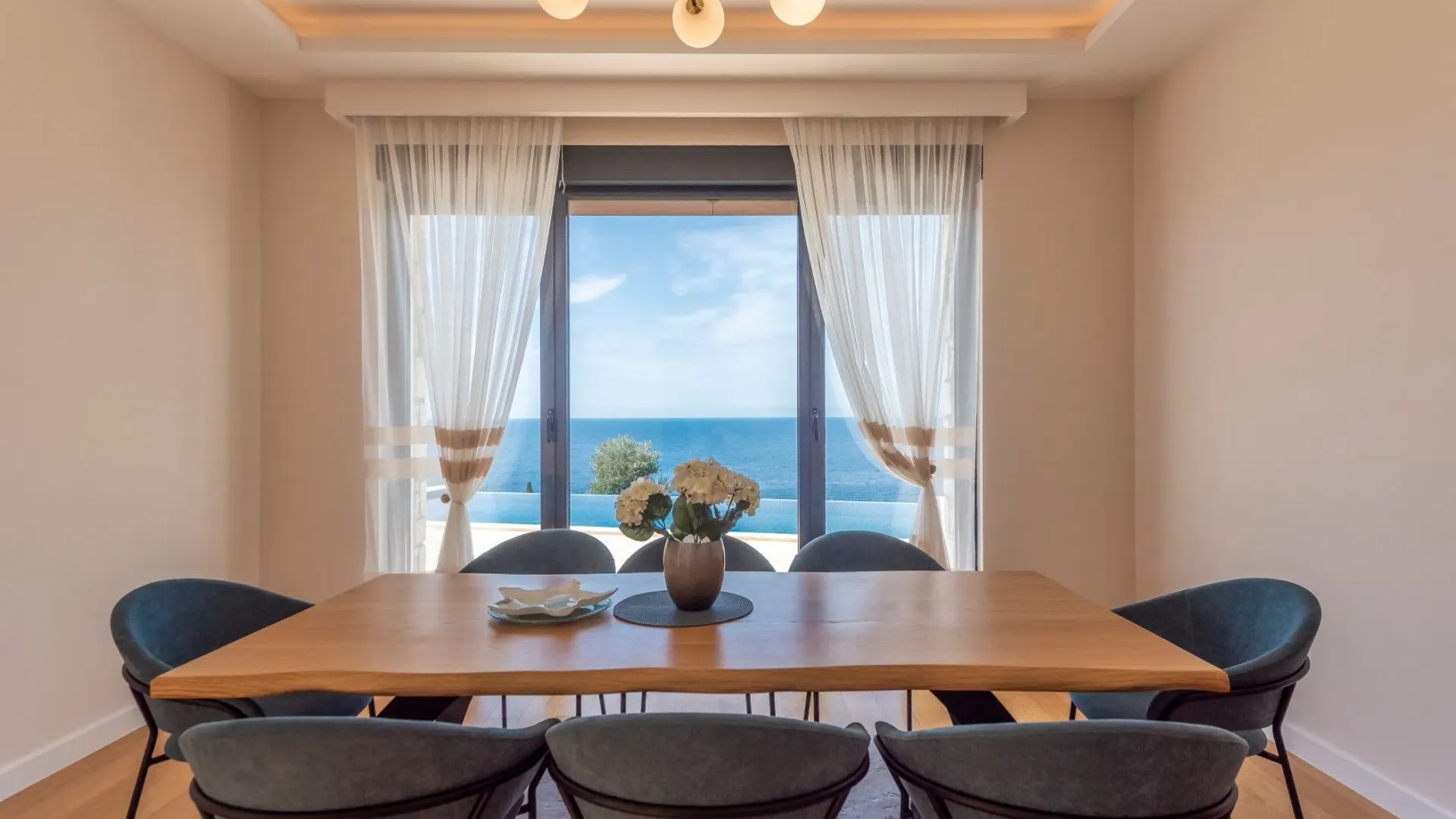 Sale, house, 256m², Drobni pijesak, Budva