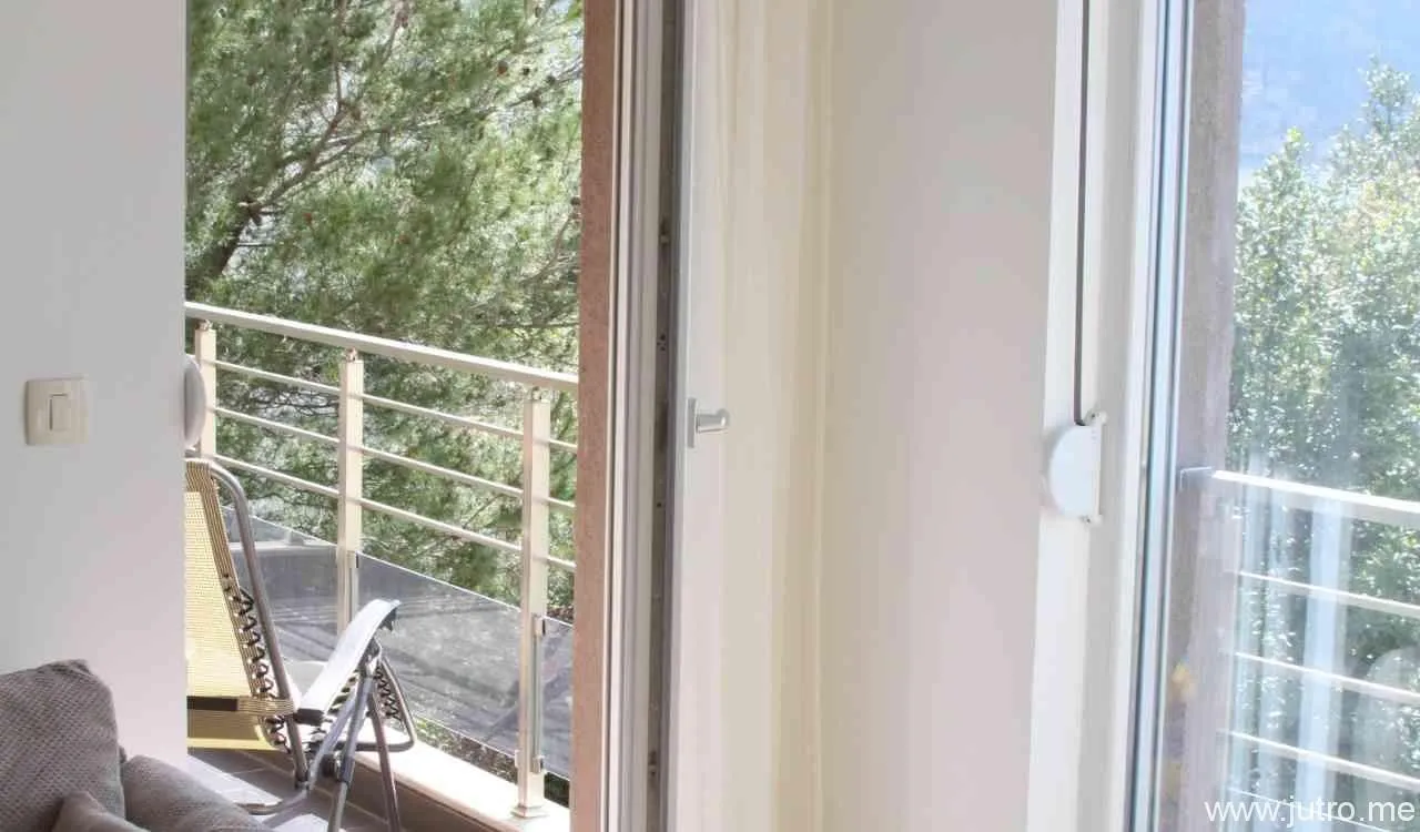 Prodaja, dvosoban stan, 108m², Dobrota, Kotor