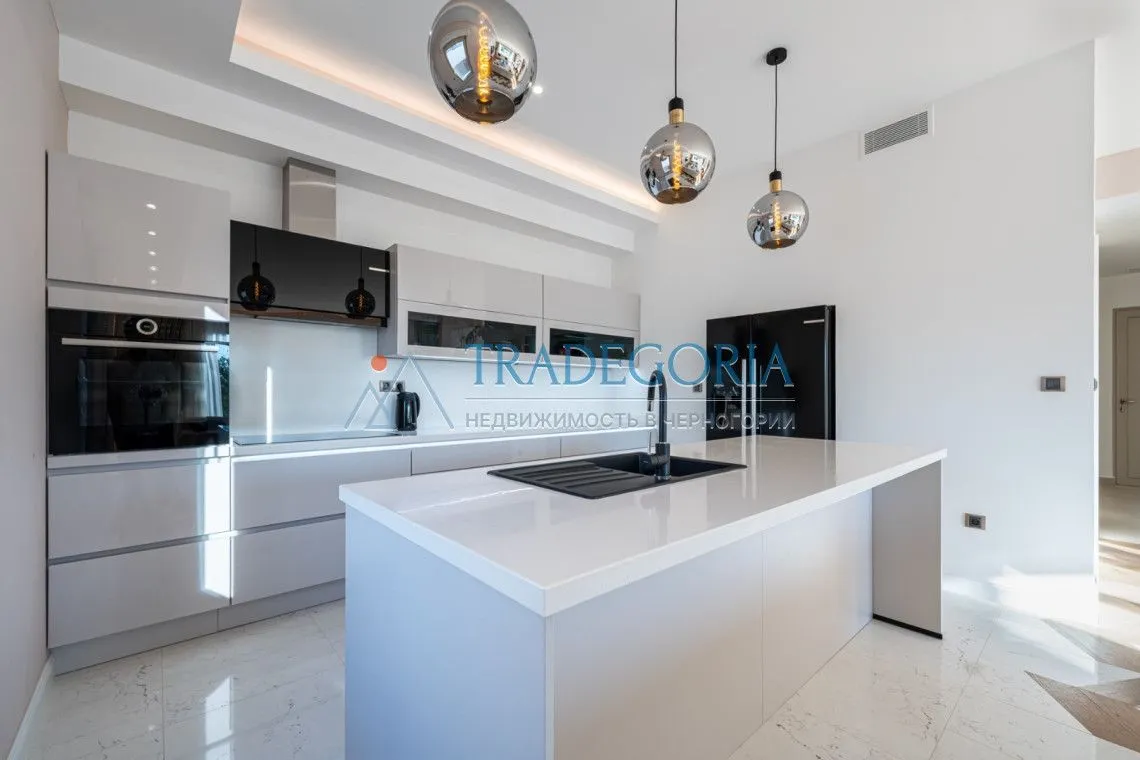 Prodaja, kuća, 290m², Krimovica, Kotor