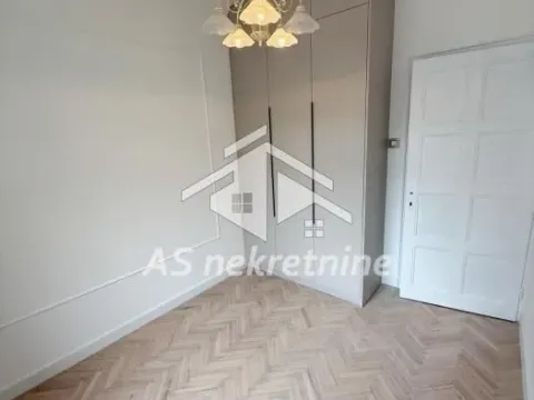 Izdavanje, četvorosoban stan, 87m², Slavija, Vračar Sve Podlokacije - image 11