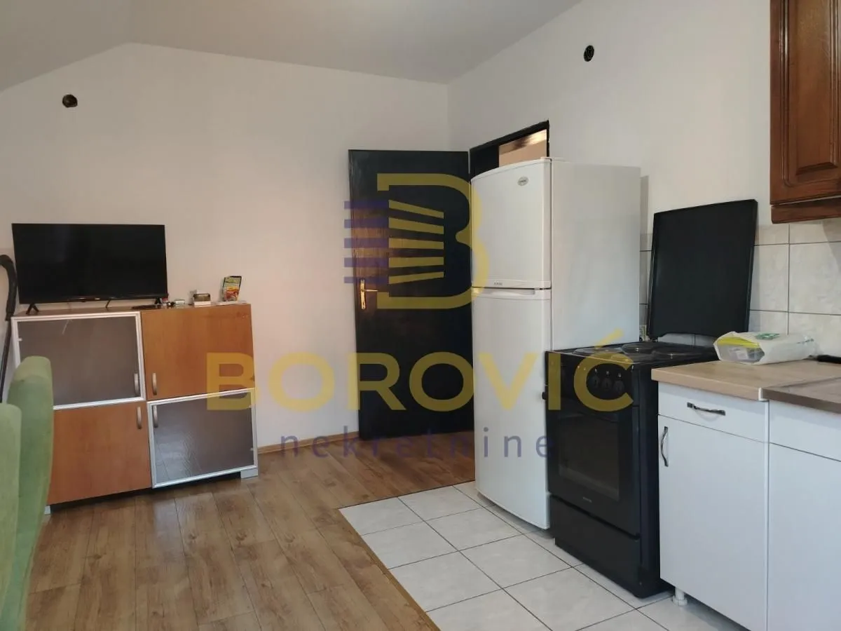 Izdavanje, četvorosoban stan, 100m², Krnjaca, Palilula Sve Podlokacije