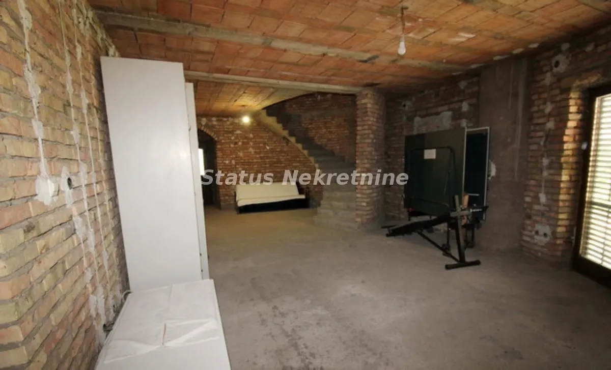 Prodaja, kuća, 416m², Sremska Mitrovica, Srbija