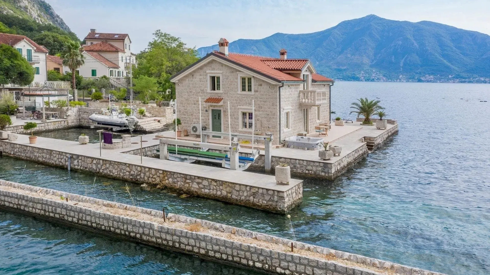 Sale, house, 165m², Ljuta, Kotor