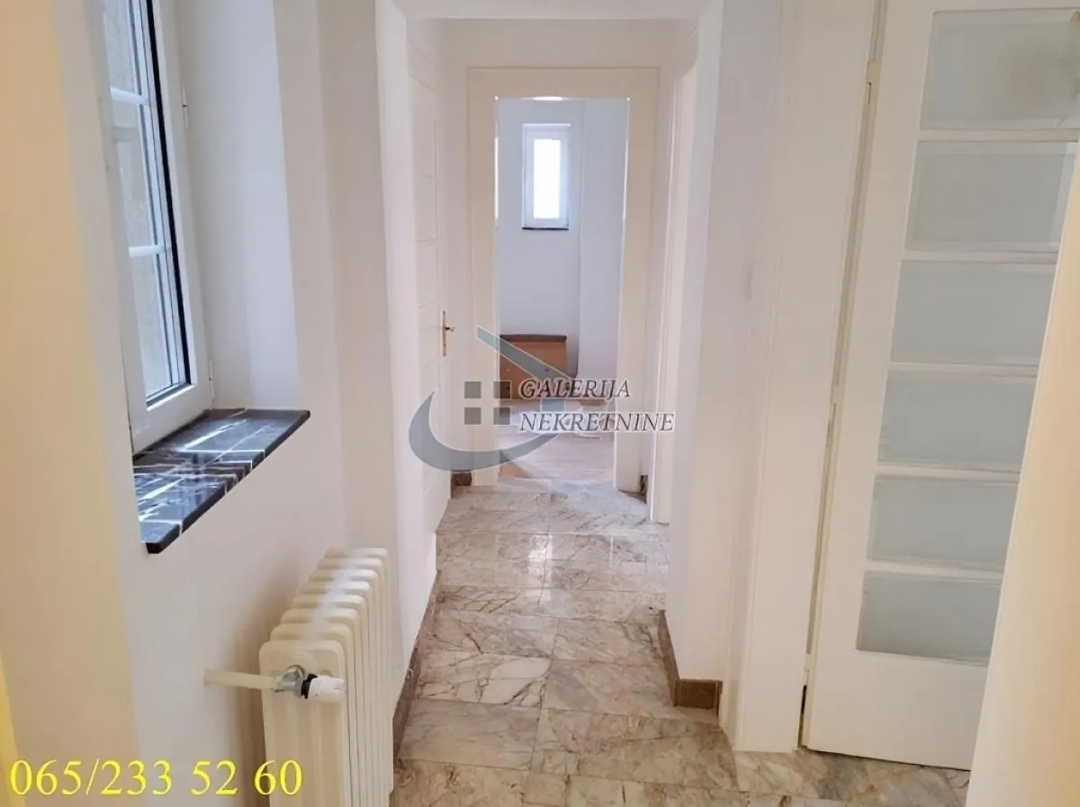 Izdavanje, poslovni prostor, 180m², Savski Venac, Beograd