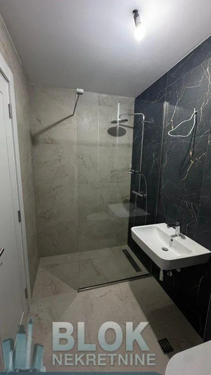 Izdavanje, jednosoban stan, 46m², Podgorica, Crna Gora