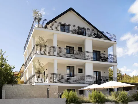 Prodaja, kuća, 424m², Tivat, Crna Gora - image 1