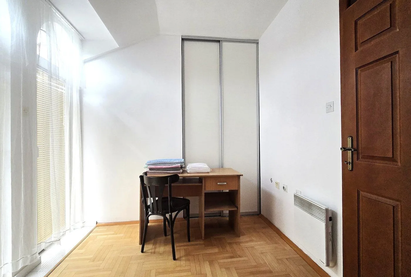 Izdavanje, kuća, 180m², Tološi, Podgorica