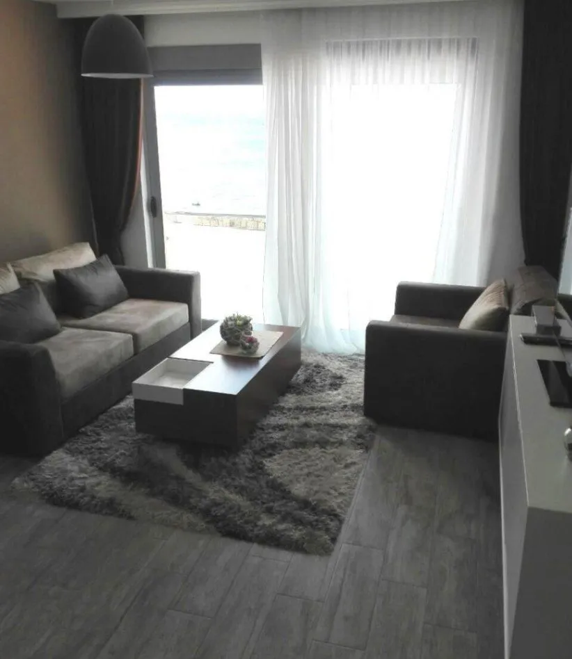 Izdavanje, jednosoban stan, 44m², Tivat, Crna Gora