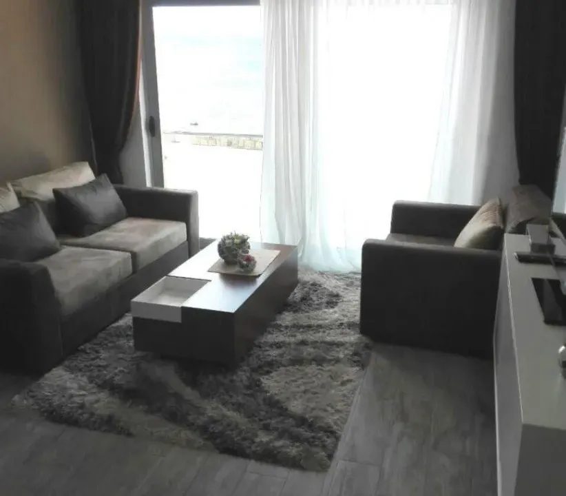 Izdavanje, jednosoban stan, 44m², Tivat, Crna Gora