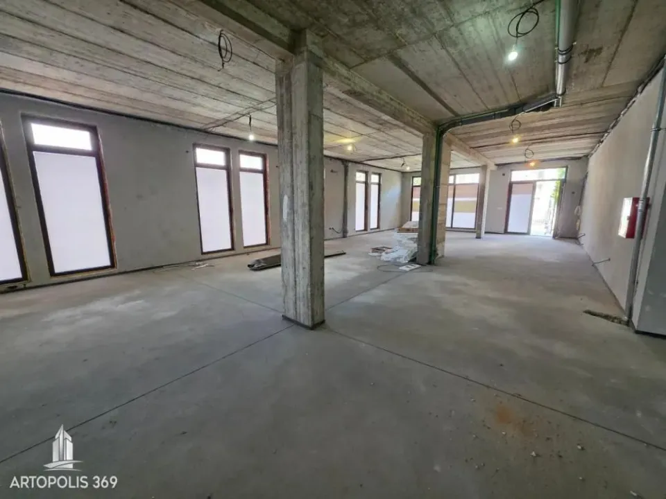 Prodaja, poslovni prostor, 205m², Batajnica, Beograd