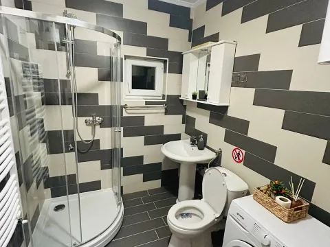 Izdavanje, jednosoban stan, 36m², Dobrota, Kotor - image 9