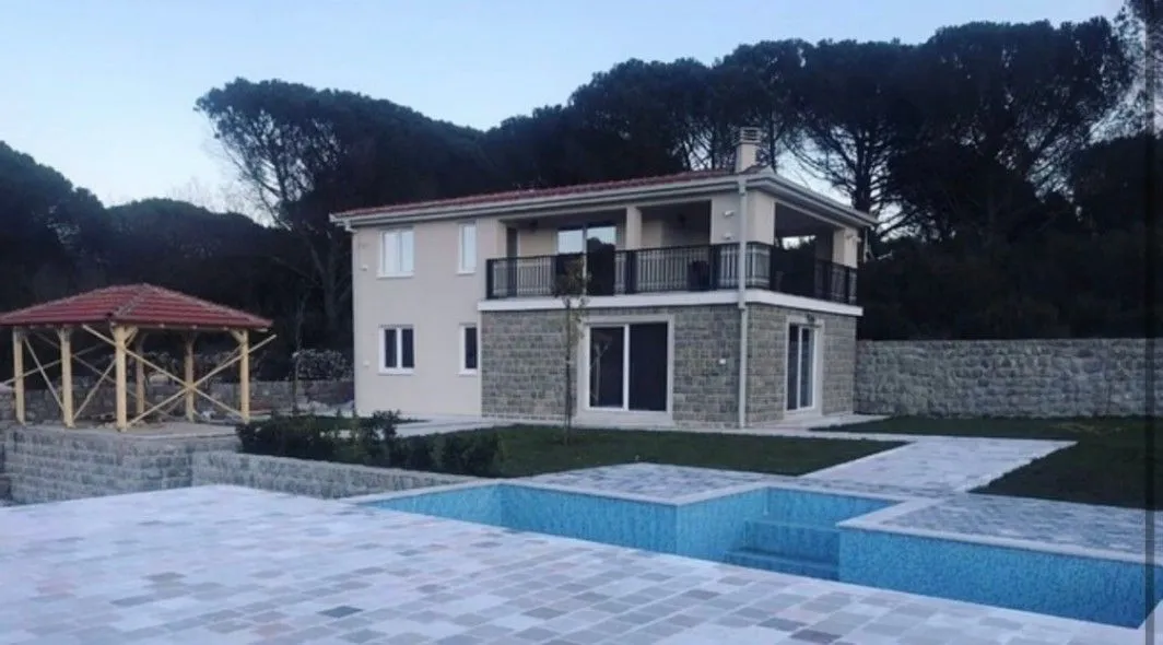 Izdavanje, kuća, 185m², Krimovica, Kotor