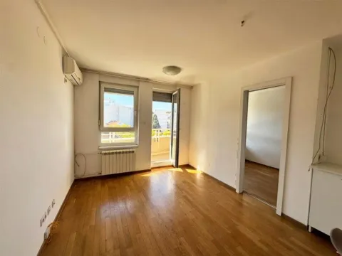 Sale, three bedroom apartment, 58m², Gradska Bolnica, Zvezdara Sve Podlokacije