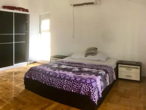 Izdavanje, trosoban stan, 180m², Dalmatinska ulica, Podgorica - image 9