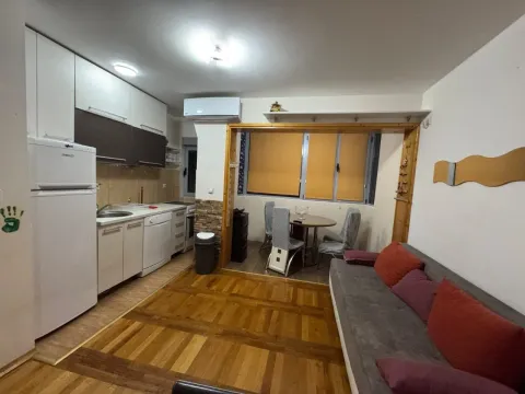 Izdavanje, kuća, 59m², Momišići, Podgorica - image 11