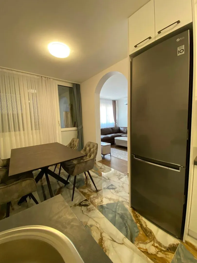 Izdavanje, trosoban stan, 90m², Preko Morače, Podgorica